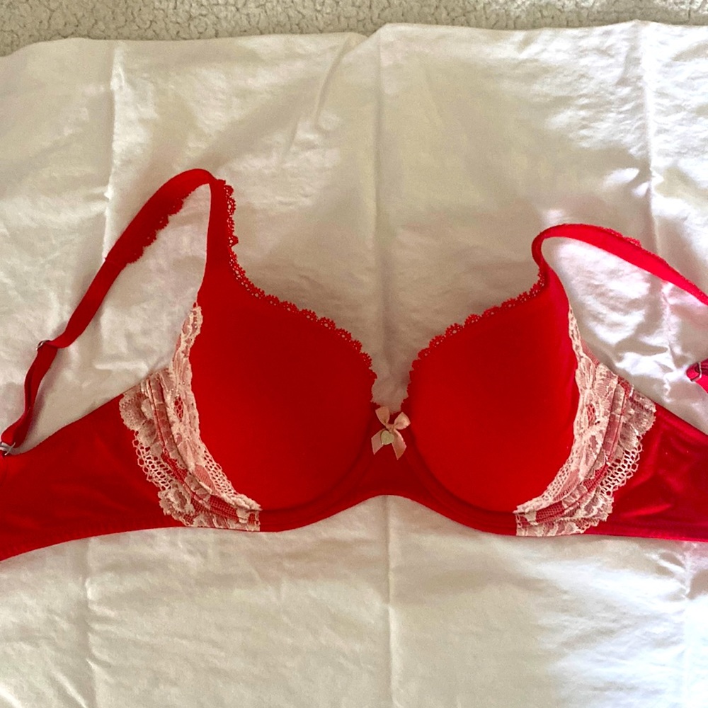 Victoria’s Secret 32DD red bra